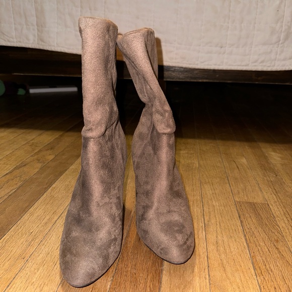 Women’s sz 7 suede booties - Picture 4 of 6